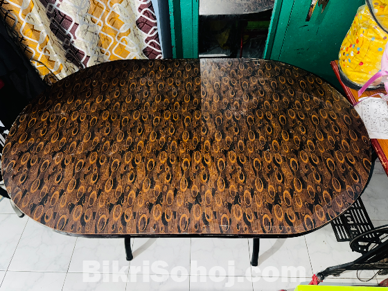 ডাইনিং টেবিল